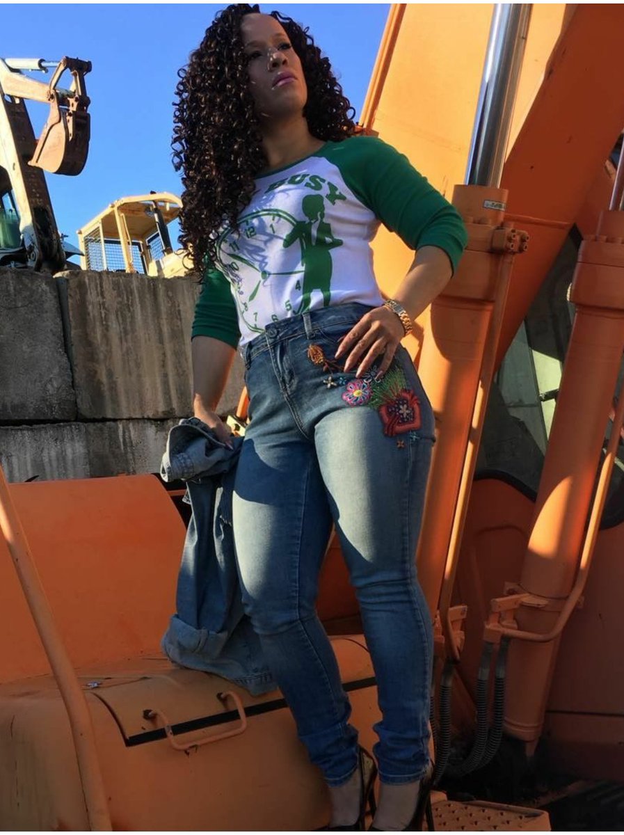 AllanStrums's tweet image. MS.JAH ROCKING OUR  ( STAY BUSY) SHIRT,