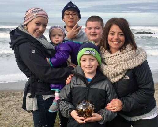 LincolnCityOR's tweet photo. Did you find a #glassfloat on our #beach? Then tweet us your photos using @LincolnCityOR ! https://t.co/1XtKyaYSW5 https://t.co/dNCixKRZ4r