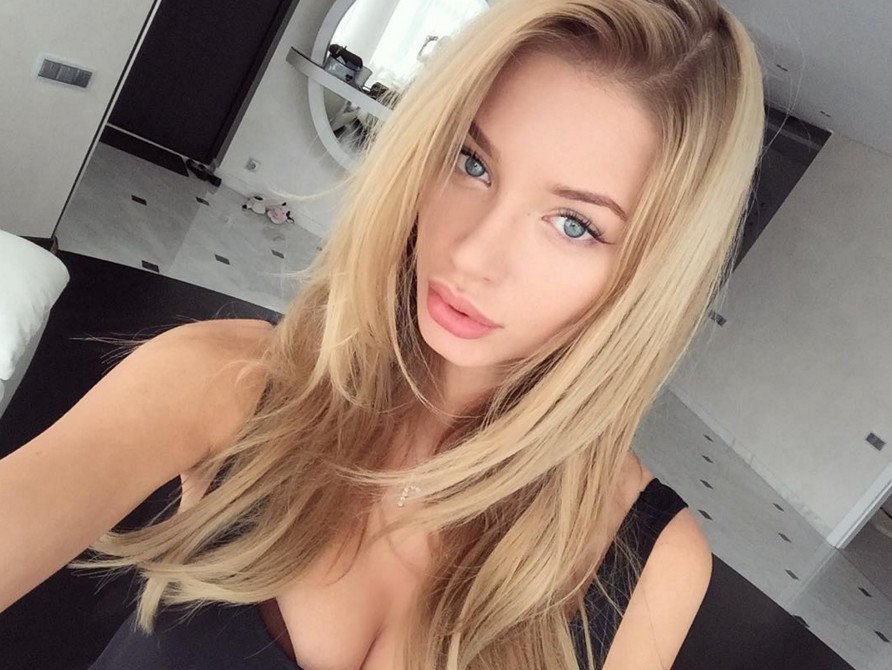 Eva1Zhang's tweet photo. I'm looking forward to meet a man who is smart and loving with a good heart who love me for whom i am and ready to settle down together https://t.co/Z7LcvjMh3q
