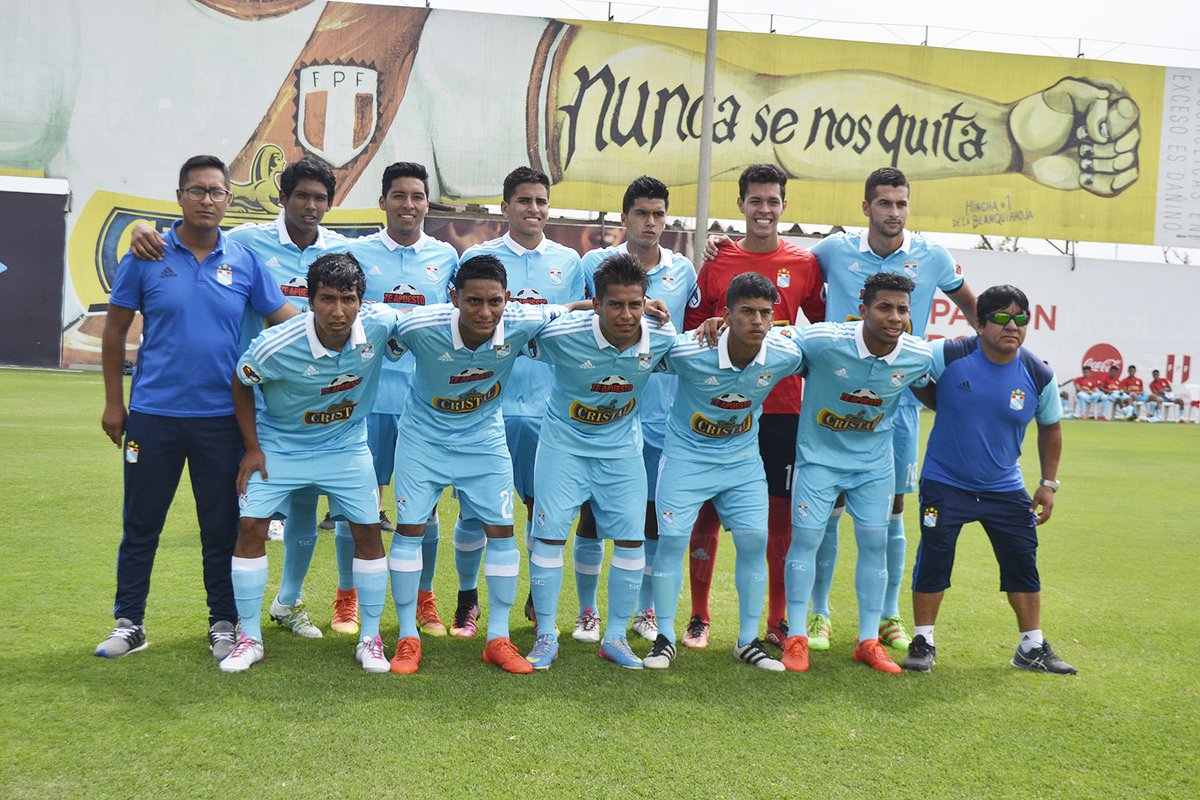 lanueveperu's tweet photo. 📷 #CopaModeloCentenario / Final | @ClubSCristal 2-0 @Club_USMP
Goles: Álvaro Bravo, Jeremy Canela https://t.co/mLYMTN7D0P