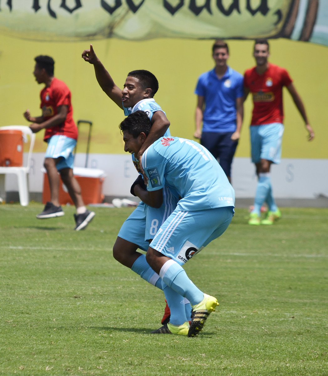 lanueveperu's tweet photo. 📷 #CopaModeloCentenario / Final | @ClubSCristal 2-0 @Club_USMP
Goles: Álvaro Bravo, Jeremy Canela https://t.co/mLYMTN7D0P