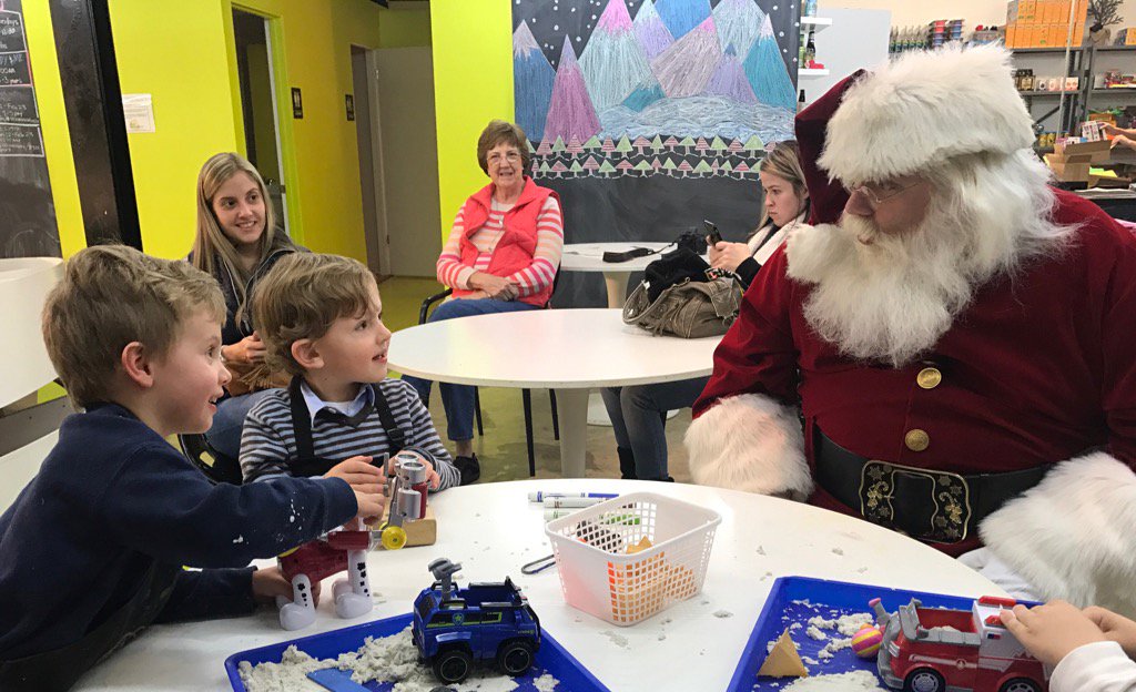 ErickaBlythe1's tweet photo. The one and only #901Santa thrilled Birthday Party attendees with a surprise visit @artprojectmem https://t.co/OMIkjNRtQz
