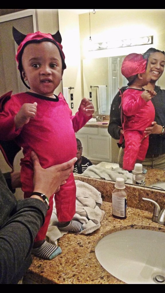 nemoflyy's tweet photo. Rest Peacefully Baby Boy! This was his first Halloween almost made it to Christmas #NewFlyingAngel #RestNemo ๐ช๐ผ๐พ https://t.co/X31kr49N6y