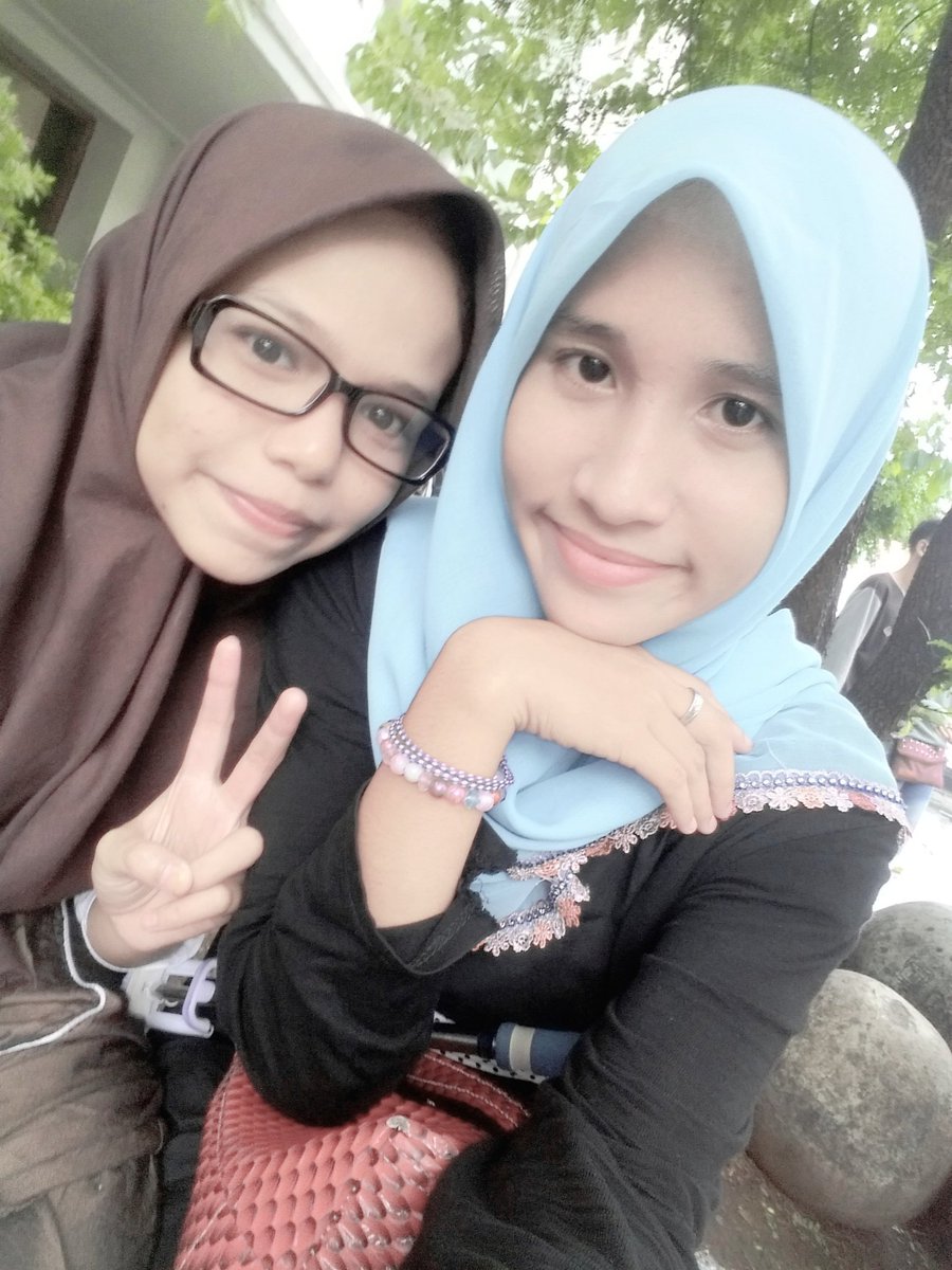 Ini org yg di bilang ade? Ade ko maling pnya kk nya ahaha pnya sodara aja di colong apa lg pnya org!