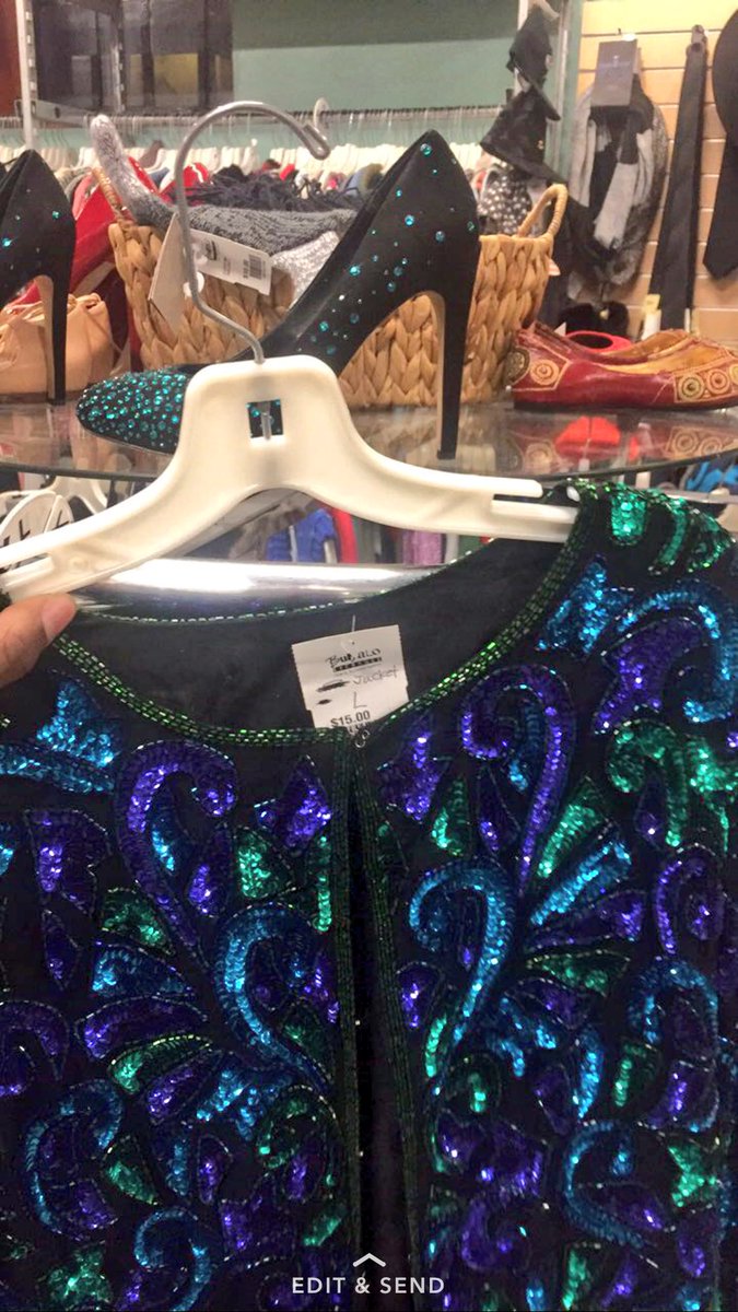 murraysmyname's tweet photo. When you're in a petty mood. Sunday Funday crap. #StyledByMurray https://t.co/yyoDUGAaf5