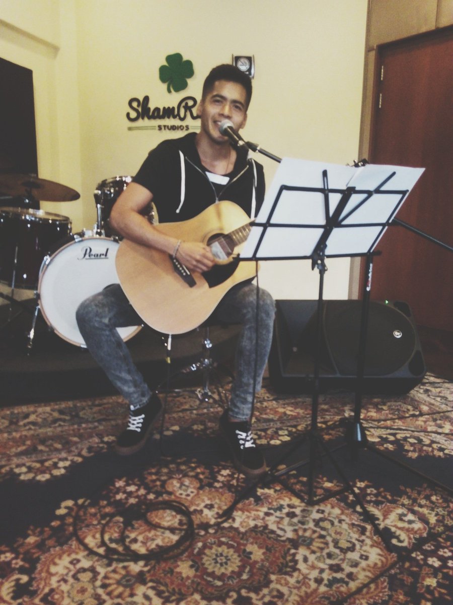 FCOAction_Amber's tweet photo. Acústico de @EzioGSM https://t.co/3baLF7YmUK