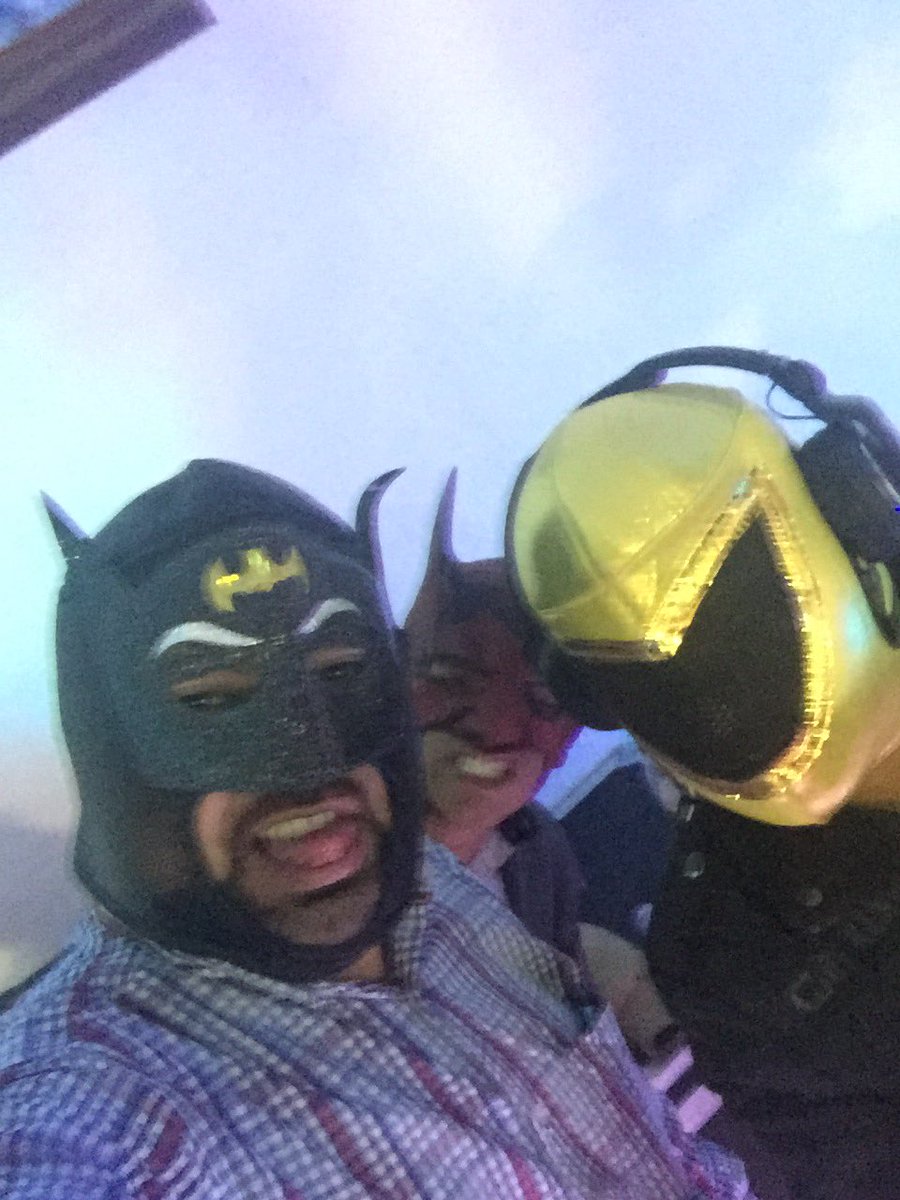 audiosmeps's tweet photo. Llegaron los luchadores #ElSanto #ElCavernario #Fiesta #dj #music https://t.co/v617fR42FL