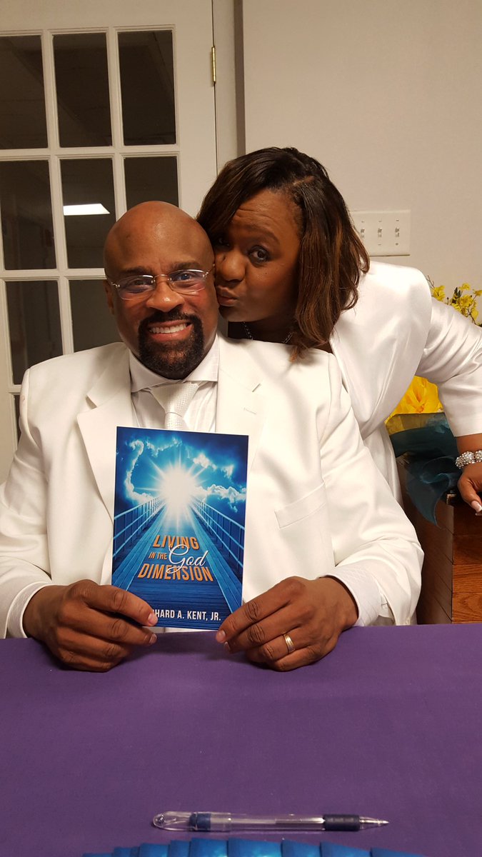 ApostleRAKentJr's tweet photo. My wife snagging a kiss from the author! #Legacy55 #Mygirlfriend https://t.co/wK8NNaMeB1