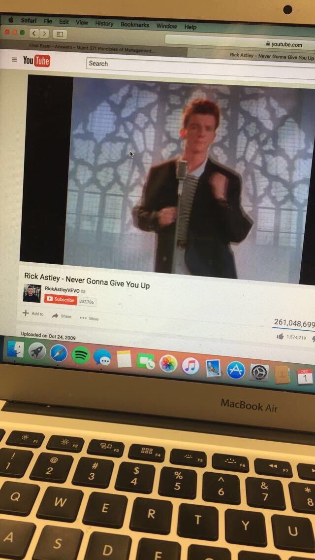 RachelHoward11's tweet photo. My professor's got jokes https://t.co/huN7R1LpuG