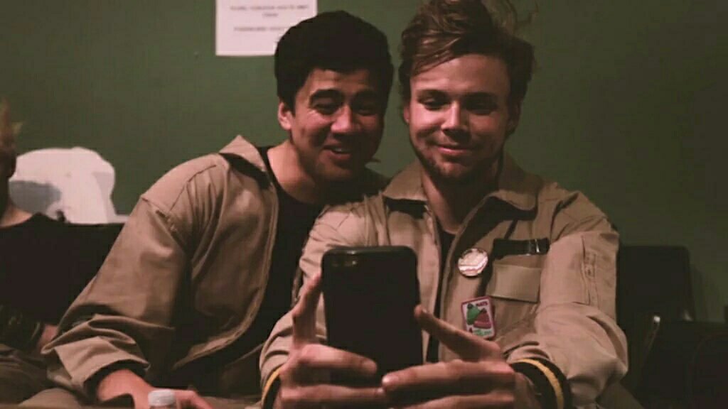acoustic5sos's tweet photo. "He's more than a friend to me, he's more like a brother and he means family to me"
"I'll be always for him" https://t.co/APCSTtRuyC