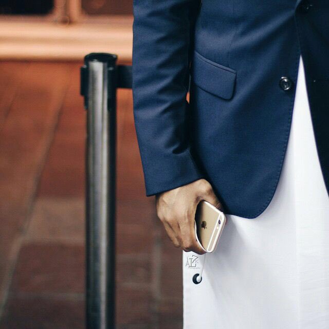 خيبات و جروح و مواجع و خذلان 
مافيه احد يبقى على طول وافي