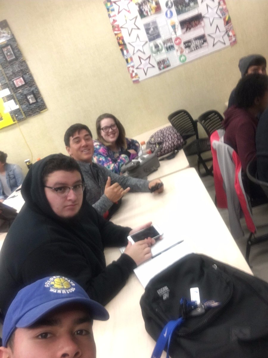 SaraParker411's tweet image. #COM3 students working hard on their #AcademicExpo projects. #ILoveMyStudents #NicholasGardoni #AlbertoGarcia #KimikoVaugn #NoahPanalillo