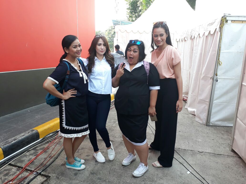 Kasih Dan Bidadari (@asp_kshbidadari) on Twitter photo keseruaan tadi pagi promo <a href="/InboxSCTV_/">Inbox SCTV</a>
<a href="/OfficialASPro/">ASPRODUCTIONS</a>
hari ini tayang pkl 16.30 wib <a href="/SCTV_/">SCTV</a>
#ASProductions
#KasihdanBidadari keseruaan tadi pagi promo <a href="/InboxSCTV_/">Inbox SCTV</a>
<a href="/OfficialASPro/">ASPRODUCTIONS</a>
hari ini tayang pkl 16.30 wib <a href="/SCTV_/">SCTV</a>
#ASProductions
#KasihdanBidadari