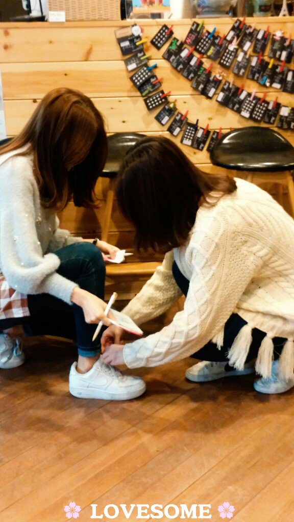 LOVESOME_com's tweet photo. 161203 씨앗카페 1일 찻집
@SEEART_official 다정한 세은맘~(?) 초현맘=허세은
#초현 #세은 #씨앗 https://t.co/TXOMEC2bxO
