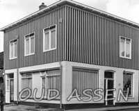 OudAssen's tweet photo. #Slijterij Kuiper/Vos Gymnasiumstr 19 in #1964. Info https://t.co/Uei4OoBFB9 #Assen #Drenthe #geschiedenis #anderetijden #historie #alcohol https://t.co/3qciFiQyE1