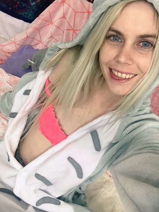 Logged on @MyFreeCams   for snuggle sunday. Feeling frisky. https://t.co/KX3rSErtq0  #myfreecams #camgirl<a class="tags" href="/tag/myfreecams">@myfreecams</a><a href="/tag/myfreecams"class="tags"><span>#myfreecams</span></a><a href="/tag/camgirl"class="tags"><span>#camgirl</span></a>