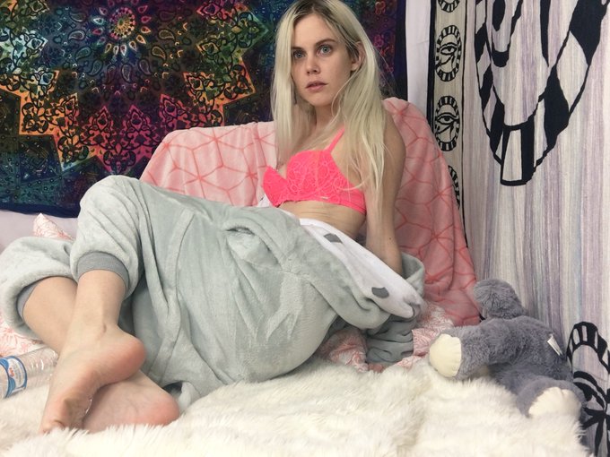Logged on @MyFreeCams   for snuggle sunday. Feeling frisky. https://t.co/KX3rSErtq0  #myfreecams #camgirl<a class="tags" href="/tag/myfreecams">@myfreecams</a><a href="/tag/myfreecams"class="tags"><span>#myfreecams</span></a><a href="/tag/camgirl"class="tags"><span>#camgirl</span></a>