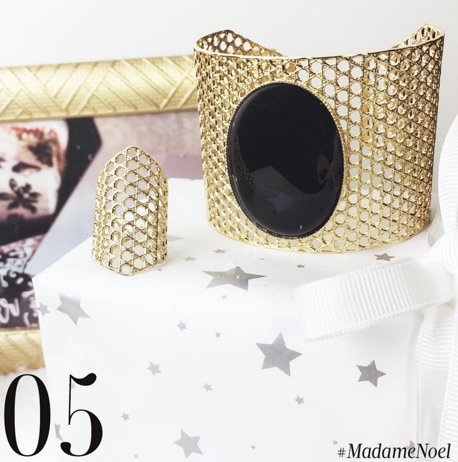 Madamefigaro's tweet photo. *Jour 5* de notre #calendrierdelavent avec la marque @ImaiBijoux ! Rendez-vous sur Instagram pour participer ! >> https://t.co/8fGLdDMSJI https://t.co/TwnAh1QajK