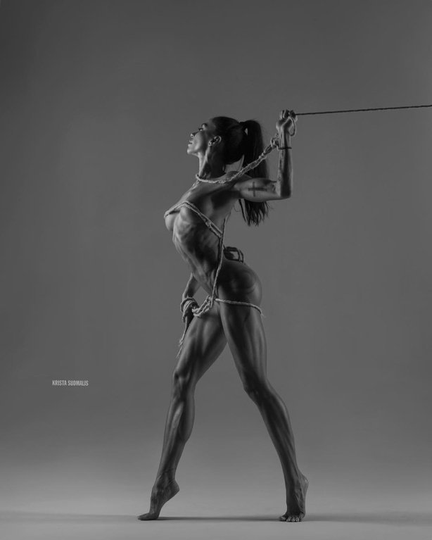 blackiva's tweet photo. Вот это я понимаю #sexymonday / Фитнес-модель из Казахстана произвела настоящий фурор, снялась полностью обнаженной https://t.co/6ow3367oCT https://t.co/XZoo0eO27h
