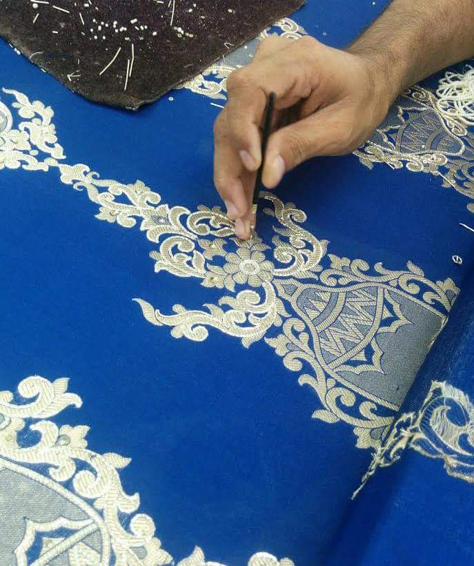 SVACouture's tweet photo. Beating Monday Blues at #SVAHeadquarters
#SVACouture #WorkInProgress #FactoryLife #HeritageWeaves #Handwoven https://t.co/36k63uH7p4