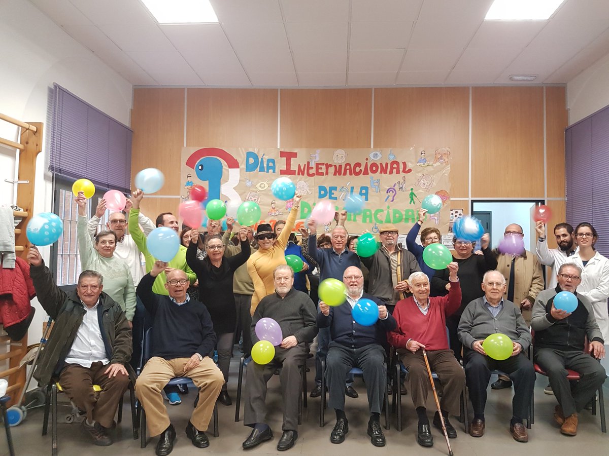 parkinsonSEV's tweet photo. En @parkinsonSEV llevamos desde el día 2 conmemorando #DiaInternacionalDiscapacidad hoy continuan nuestras actos @AInclusiva Comprometidos https://t.co/6DgrnwG0j8