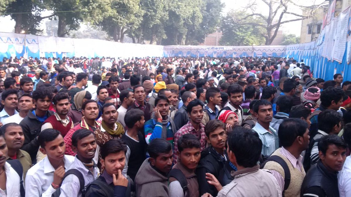 MSDESkillIndia's tweet photo. Candidates at 2 day(5-6 Dec) #RojgarMelaUP being orgnzd by #MSDE &amp; @NSDCINDIA at Raajkiya Inter College,Mirzapur .@RajivPratapRudy @PMOIndia https://t.co/0ZEEDvdKed