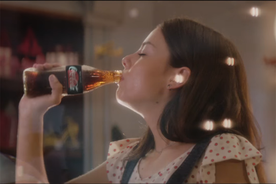 CampaignAsia's tweet photo. A new Santa spot from @CocaCola joins 43 (yes, 43) other ads in #AdNut's ridiculously long Christmas-ad review https://t.co/gEAS6Zj2Gh https://t.co/FnumRmKA1c