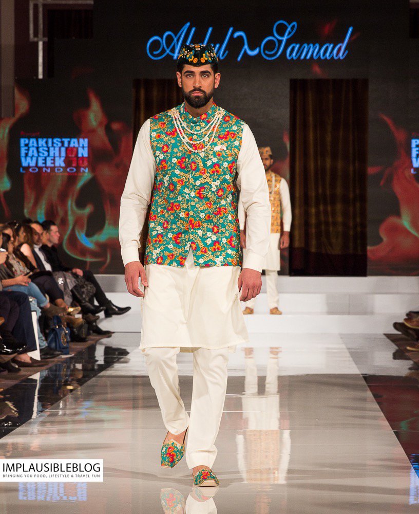 implausibleblog's tweet photo. An #IBFlashback to #PFW10 #PFW #LFW #PakistanFashionWeek #London by @IfraKamil #LondonIsLovinIt @BloggerBees #Fashion #Design #Style :) https://t.co/cRmeC1TVam