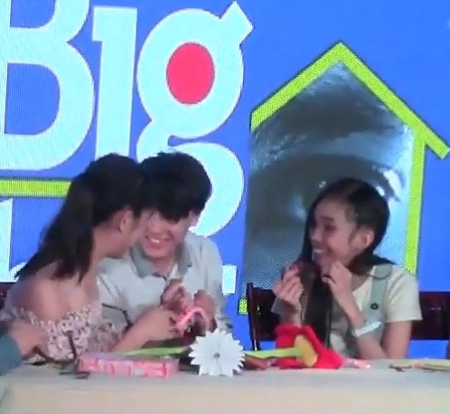 KCollins_T's tweet photo. Kisses &amp; Maymay liked their fans' gifts very much.

KISSWARD InYourEyes https://t.co/lDwUTOjgtm