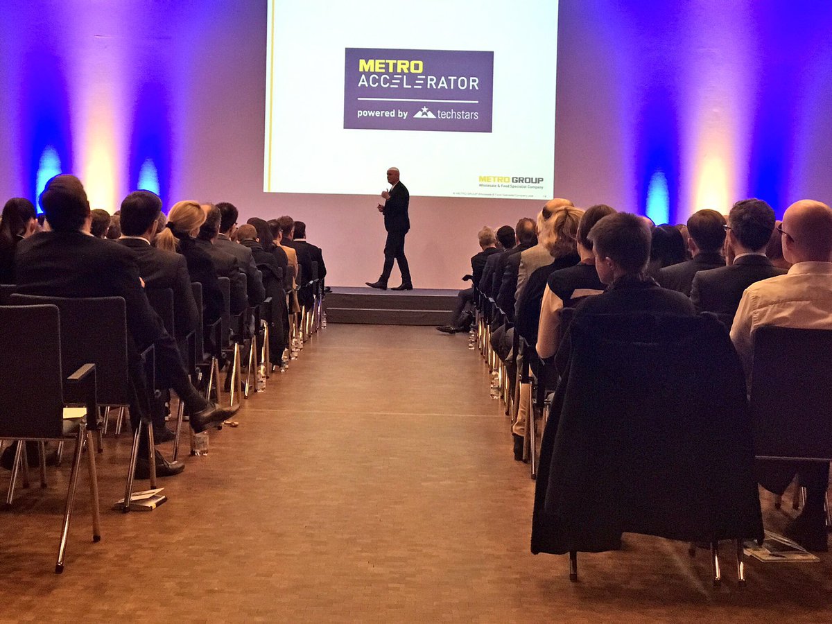 Leading the way for the METRO Accelerator! Thank you <a href="/OGKoch/">Olaf Koch</a> - Internal Demo Day #metroaccel
