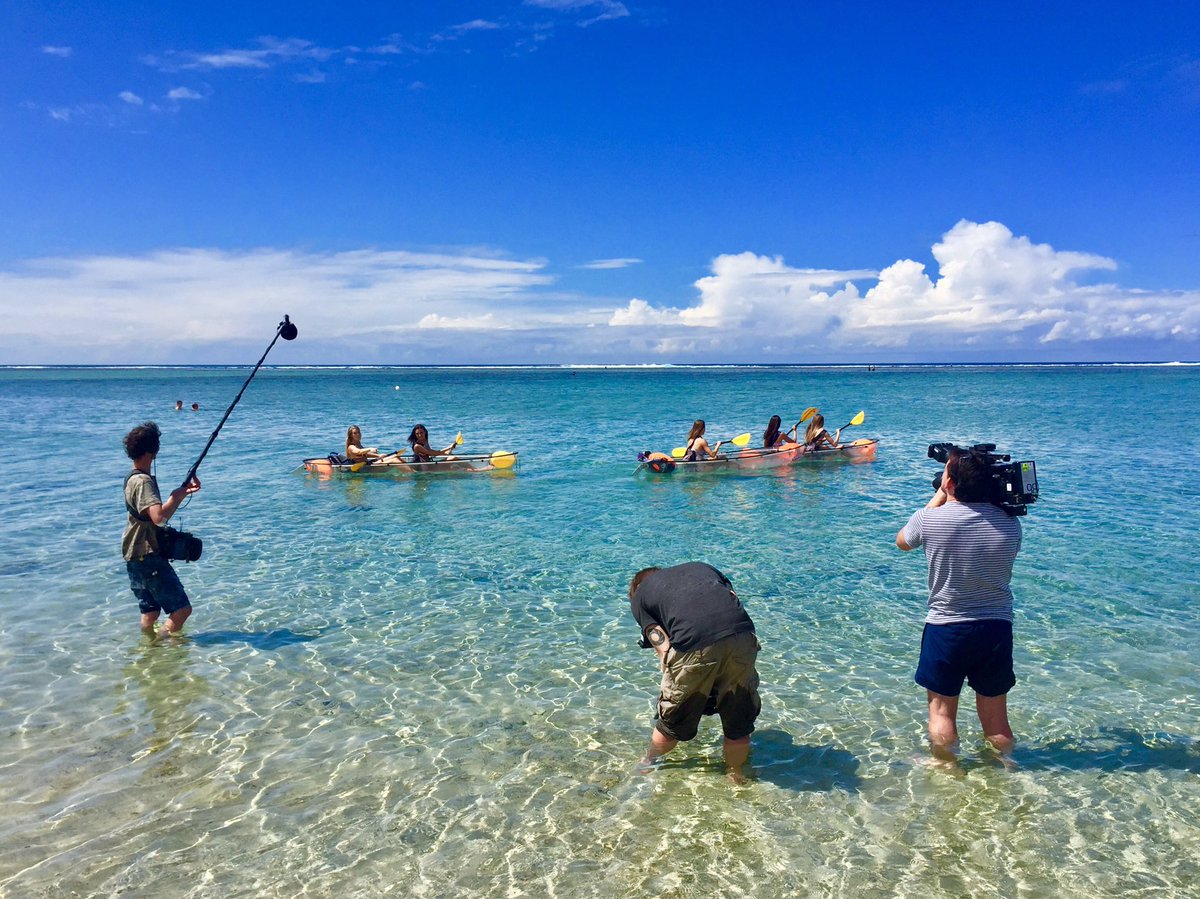 LagonReunion's tweet photo. Les candidates de Miss France 2017 qui s'essayent au Kayak Transparent ! #gotoreunion #lareunion #MissFrance2017 https://t.co/2FXts12c9r