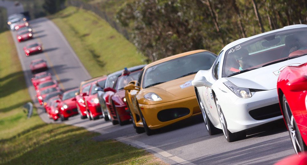 Motor1Argentina's tweet photo. VIDEO: así fue el Incontro Ferrari que batió un récord sudamericano.
Miralo acá: https://t.co/gPGqeIK9FX https://t.co/3CPoNri3p8