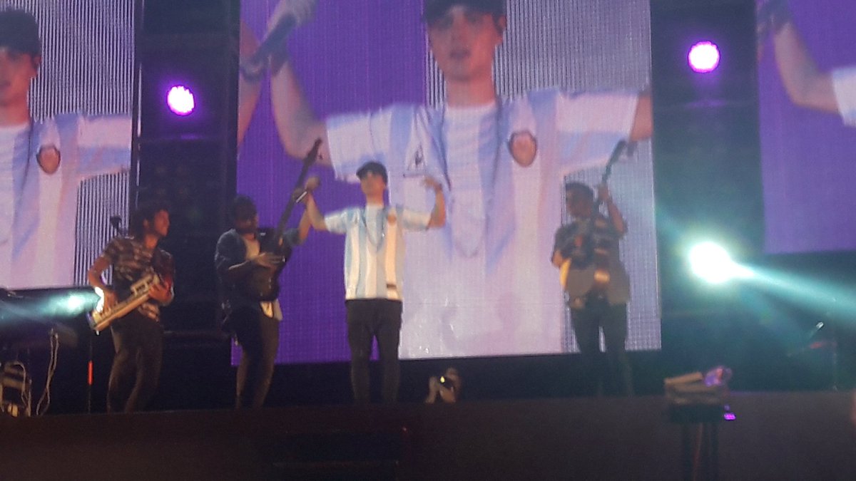MamasAM_Arg's tweet photo. No tenemos palabra para contar todo lo que se transmitió anoche 😍😭👏 Emocionante de verdad
¿Lo podemos repetir? @AbrahamMateoMus #AYRTOUR🇦🇷❤ https://t.co/qOY8X061ZT