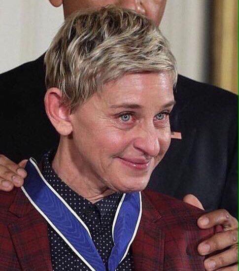 Mzansi_Comedy's tweet photo. When you got a crush on him but he ask you for your friend's numbers instead 😢 https://t.co/eI2JZgBTmz