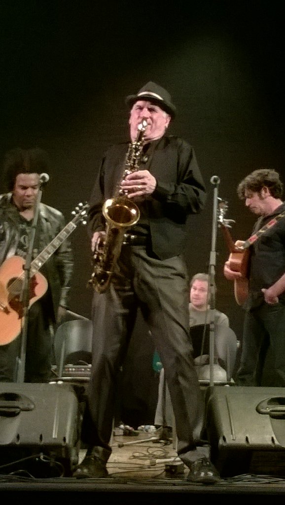 mamonemauro's tweet photo. #LOD2016 #LIGHTOFDAYITALY #FIGINOSERENZA On the #Sax 🎷............... @eddiemanion https://t.co/D1FLLIEOs9