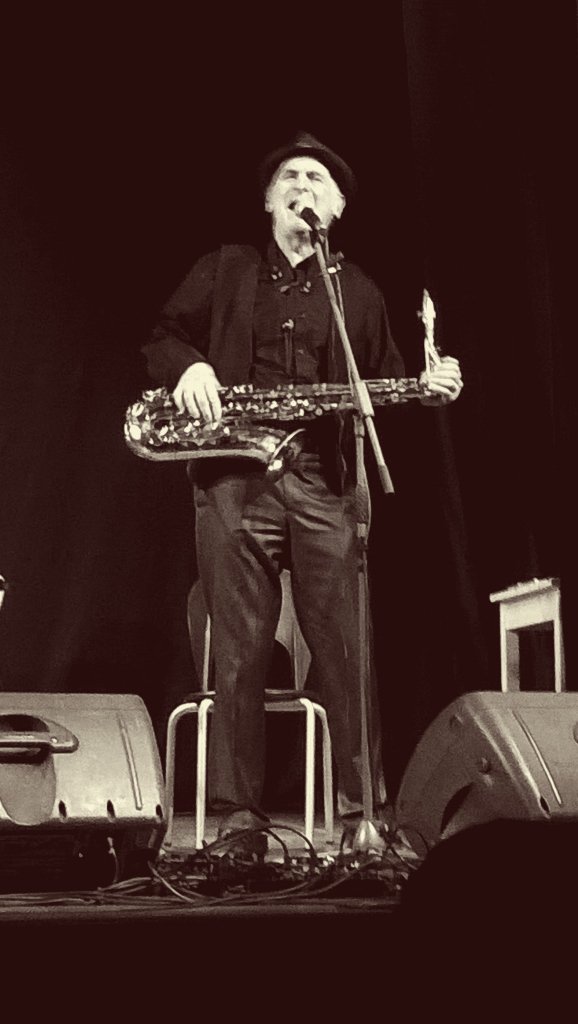 mamonemauro's tweet photo. #LOD2016 #LIGHTOFDAYITALY #FIGINOSERENZA On the #Sax 🎷............... @eddiemanion https://t.co/D1FLLIEOs9