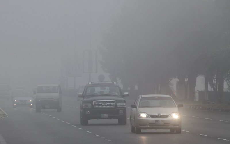 Emirates247's tweet photo. NCMS warns of poor visibility due to fog https://t.co/LNaVj0gCNA https://t.co/wSaRRpQ9hK