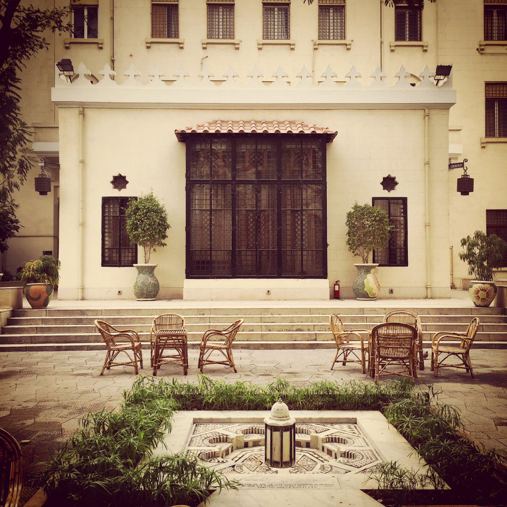 New on the blog - Mistletoe #fool4words #parenthood monakaraoui.wordpress.com/2016/12/05/mis…