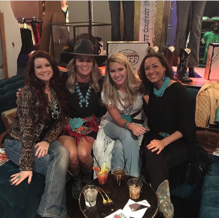 WomenInRodeo's tweet photo. Great time with these ladies tonight at Tuff Fest! #ToughEnough #WomenInRodeo #BossBabe #TuffFest https://t.co/XZMyz4VVIT