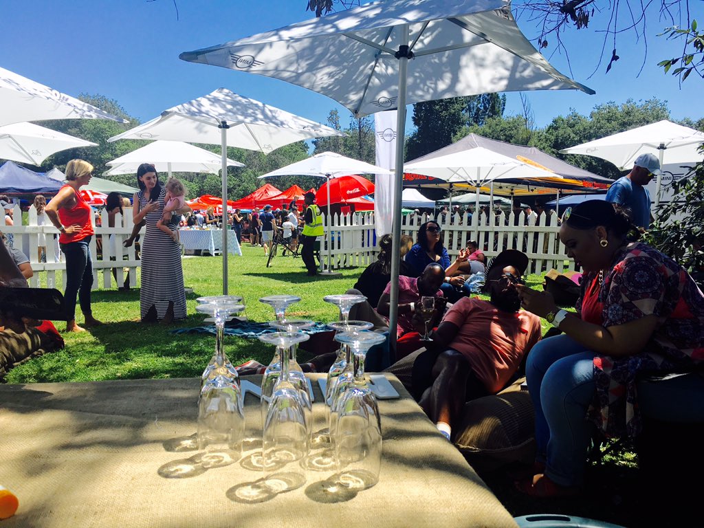 MINI_Northcliff's tweet photo. Northcliff Auto @thelindenmarket on 3Dec'16. We treated our customers to a MINI area to relax,when they weren't shopping.#mininorthcliffauto https://t.co/59ErFQyLfu