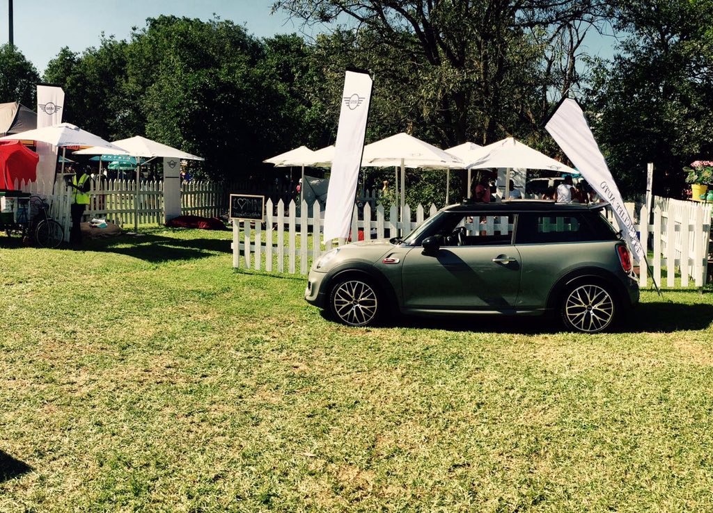 MINI_Northcliff's tweet photo. Northcliff Auto @thelindenmarket on 3Dec'16. We treated our customers to a MINI area to relax,when they weren't shopping.#mininorthcliffauto https://t.co/9rzGThzKNL