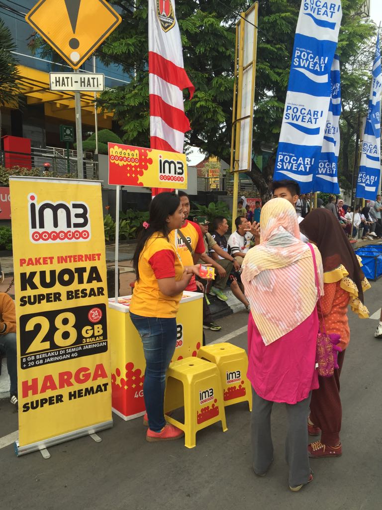 SalesForceKot1's tweet photo. Menerangkan ttg produk 28gb kepelanggan @IM3OoredooJTG #im3semaranginner https://t.co/c8n80ttR3b