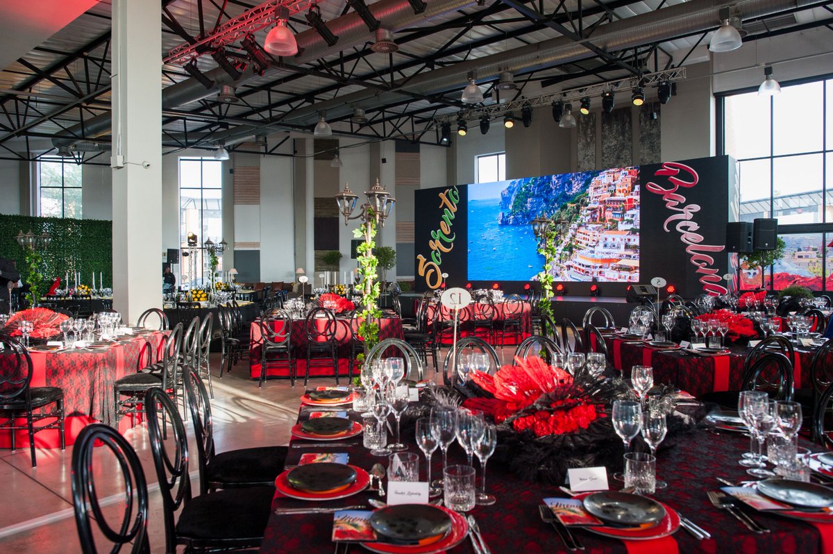 Studioblusa's tweet photo. 2017 is fast approaching, get ahead of the rush and book your 2017 #function #conference or #event today! https://t.co/zYDHyUhbMD