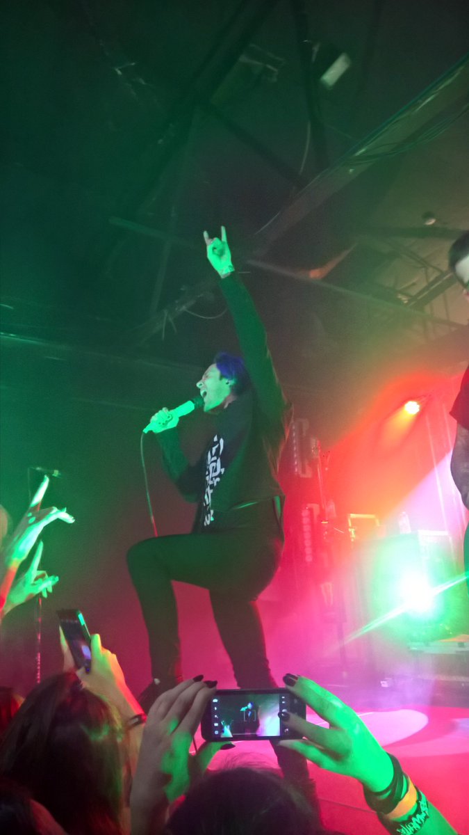secobble's tweet photo. @tellesmith from @TheWordAlive at the Columbus show a couple weeks ago. Small venues are where it's at #OVERDOSETOUR https://t.co/fkK0Ysxfas