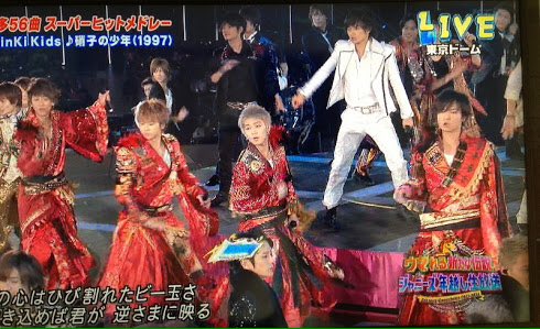 こいけ V Twitter 13 14ジャニーズカウコンでnewsがきている赤い和服風っぽい衣装最高なんですけどあれはいつなんの衣装なんでしょうか 知ってる方教えてください News 小山慶一郎 増田貴久 加藤シゲアキ 手越祐也