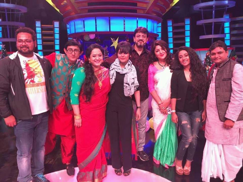 TollyDuniya's tweet photo. Exclusive from the promotion of #KiritiRoy. #RannaghoreRockstar #ColoursBangla https://t.co/CYj9ToSEsa