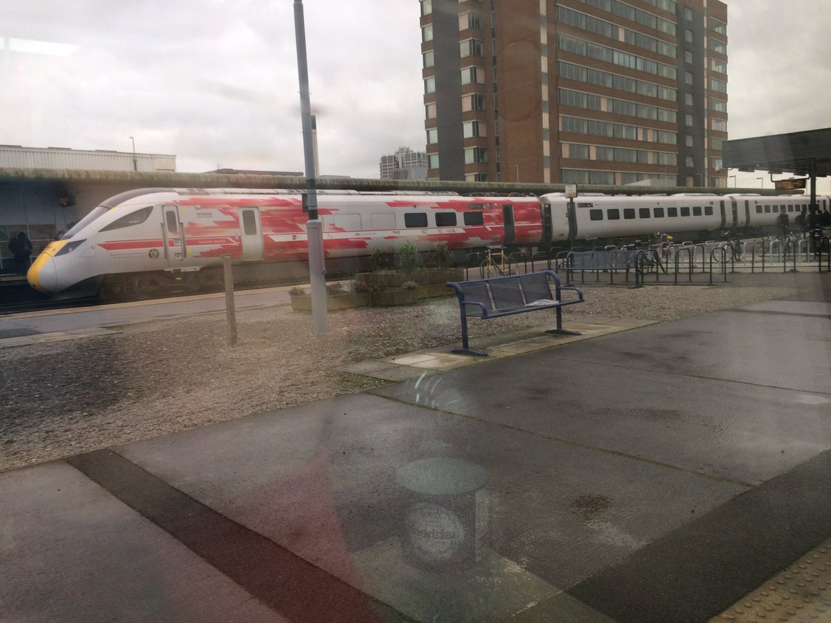 LCH912's tweet image. Recently I saw the future... #ukrail #gwml ...it looks a bit like #hs1