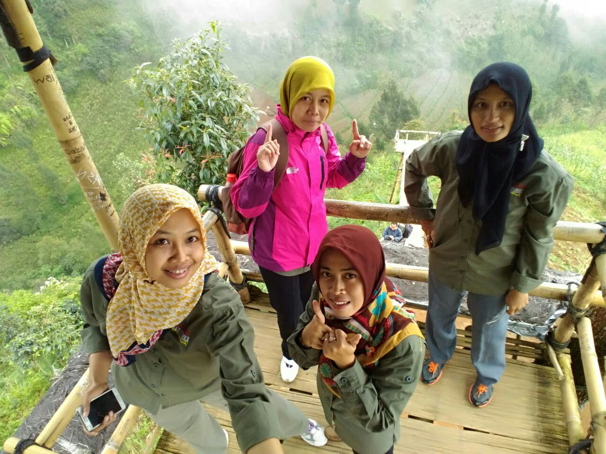 ipkindo_tmg's tweet photo. Hijaukan Indonesia....explore pesona alamnya #sindhumoyo #wonderfultemanggung #WonderfulIndonesia #fk3i @dinhut1 @KementerianLHK https://t.co/z0Kfl0mUqH