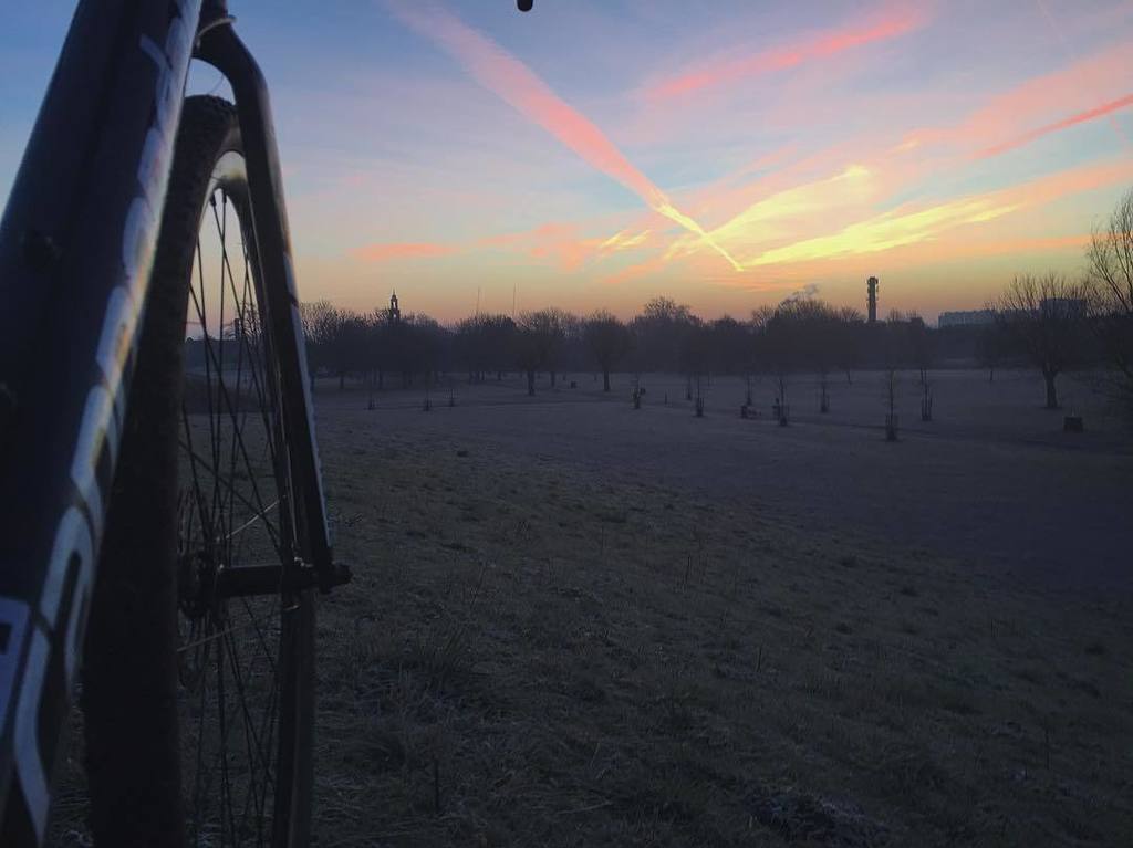 NiallRussell's tweet photo. Peachy early morning CX skills sesh with @bryantsui.
#UpAndDoing #OutsideIsFree #cyclocro… https://t.co/g26TCfQrUV https://t.co/bG2IhVYQmH