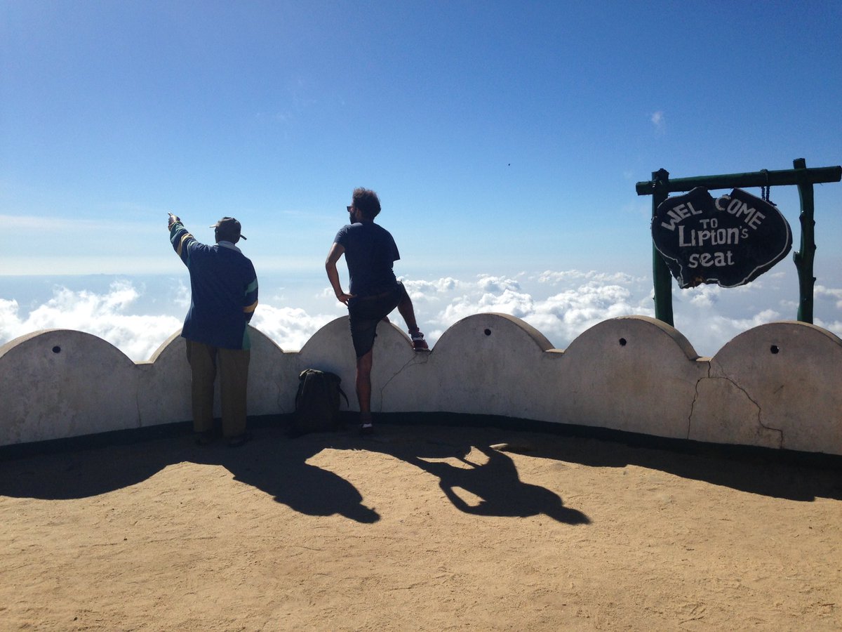 CollegeHouseCol's tweet image. "First cloud to the left and straight on til teatime" #liptonsseat #SriLanka #haputale #airbnblife #hillcountry #abovetheclouds #adventure